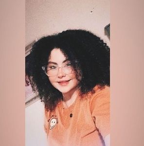 Meet your Posher, Daniela